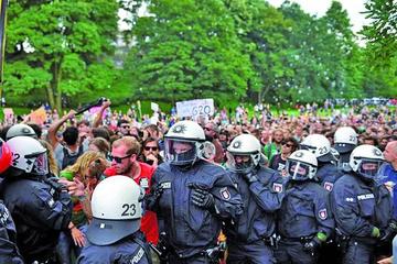 Las manifestaciones se mantuvieron desde antes del inicio de la cumbre presidencial.