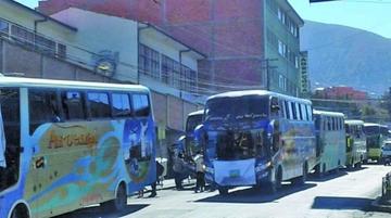 Adepcoca se moviliza en Sucre y demanda al TCP un fallo a su favor