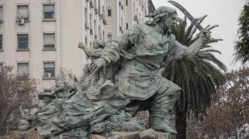 Reubicarán estatua de Juana Azurduy