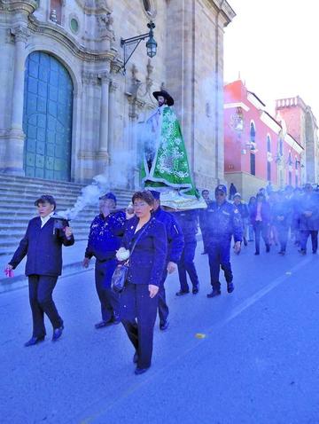 La procesión con la imagen del santo.