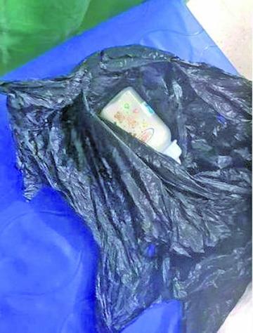 Salvan la vida a un bebé abandonado en una bolsa