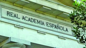 La RAE acepta iros  como imperativo