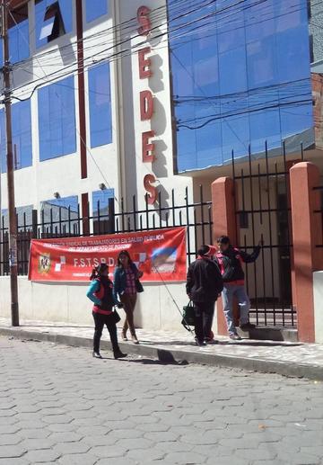 Trabajadores del Sedes mantienen huelga por renuncia de su director