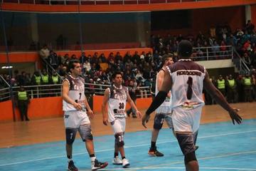 El equipo en su festejo en su último partido de local.
