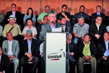 Oposición en Venezuela se une para formar Gobierno de unidad