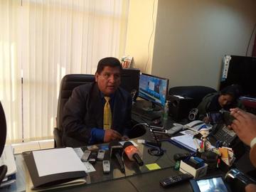 El funcionario informó la determinación en una conferencia de prensa.