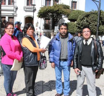 Vecinos tratan de convocar a un congreso