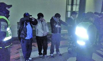 Los jóvenes fueron trasladados a dependencias policiales.