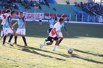 Los blooministas cercan a Ronald Gallegos.