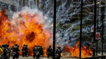 Tras la explosión de dos motos de la Policía en Caracas, un agente resulto herido.