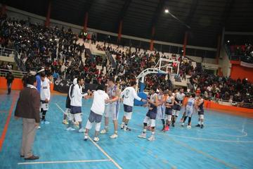 El equipo calereño festeja su pase a la otra fase.
