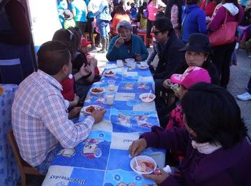 La fiesta de Mini Ch’utillos tuvo su feria gastronómica 