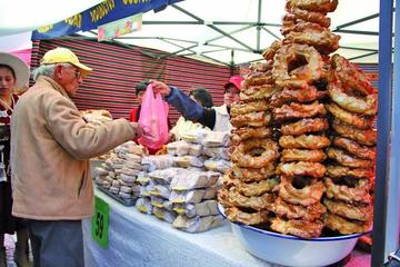 Se degusta la típica repostería y pastillaje