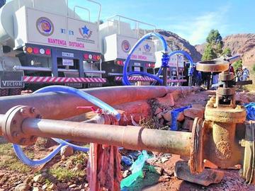 Quince cisternas llevarán 500.000 litros de agua a la zona alta 