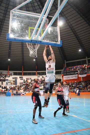 Calero gana