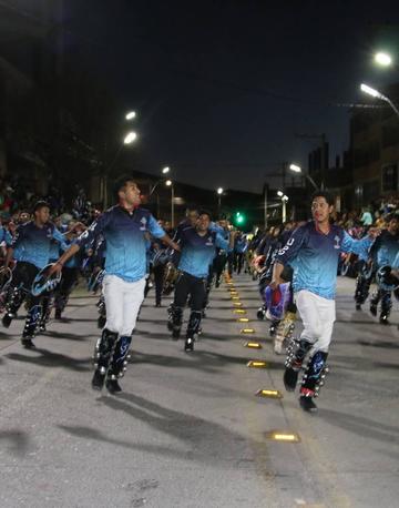 Un grupo de danzarines en el convite de ayer.