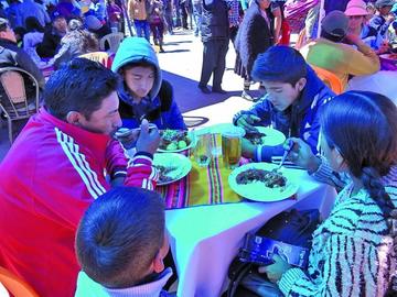 Potosí saborea los platos típicos