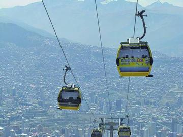 El teleférico paceño está por encima de los 4.000 metros de altitud.