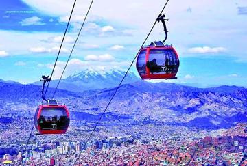 La línea roja del teleférico une a las ciudades de La Paz y El Alto.