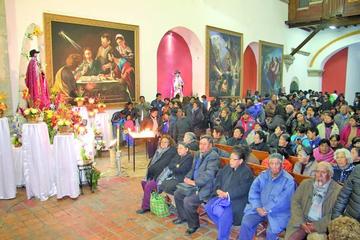 El templo se llenó de devotos.