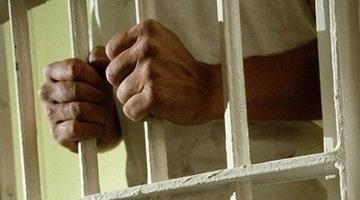 Va a la cárcel un hombre que quemó a su esposa