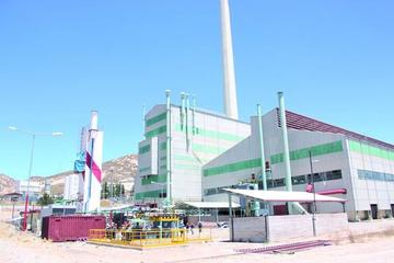 Los trabajadores continúan impulsando el proyecto de fundición.