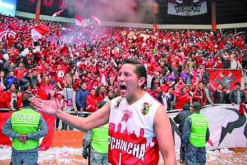 Paolo Ramos festeja la victoria conseguida.