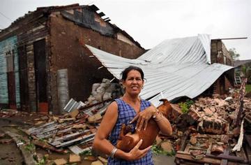 Huracán Irma deja tres muertos en Florida y baja de categoría