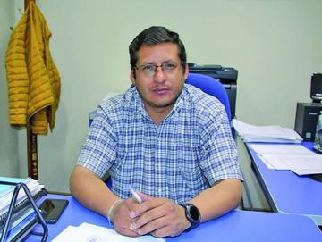El nuevo gerente temporal de la empresa de servicio.