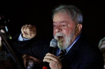 Lula se dice víctima ante un juez que lo investiga por corrupción