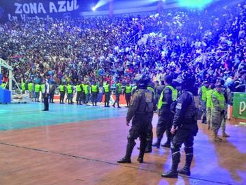 La Policía garantizó la seguridad en el encuentro.