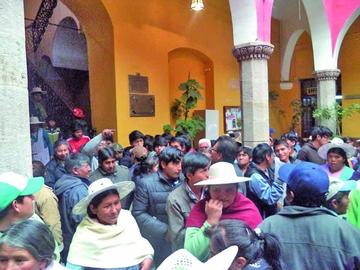 Vecinos se movilizan contra la Alcaldía