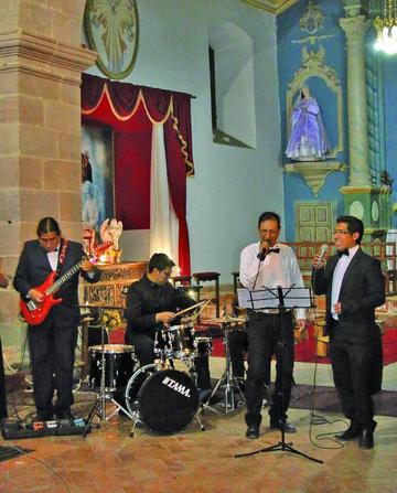 Los músicos y solistas del concierto.