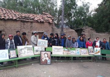El grupo de pintores con sus obras.