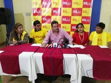 La autoridad en la conferencia de prensa.