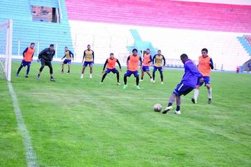 Los jugadores lilas durante su entrenamiento previo al partido.