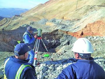 Para iniciar el rescate de los dos desaparecidos en el cerro se llevó a cabo un estudio del área.