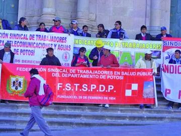 Trabajadores siguen en emergencia