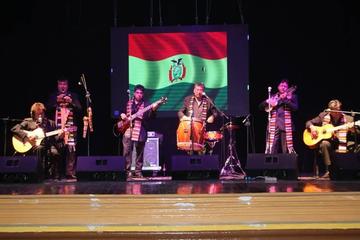 La presentación del grupo en el concierto de anoche.