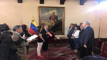Oposición venezolana se quiebra  tras jura de cuatro gobernadores