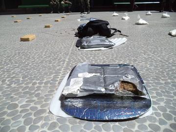 Esta es la droga envuelta en aluminio que tenían los extranjeros.