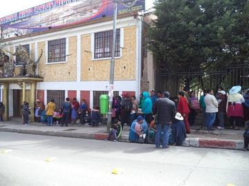 A inicios de este proceso se observaron largas filas en algunos colegios.