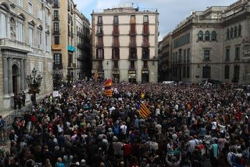 Tras conocer las detenciones, varias personas se concentraron en varias ciudades catalanas.