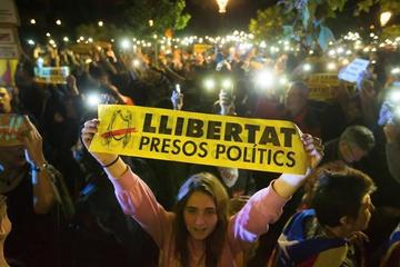 Ocho líderes de Cataluña van a prisión por sedición en España