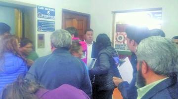 Están acusados de utilizar los insumos para atender a personas no aseguradas.