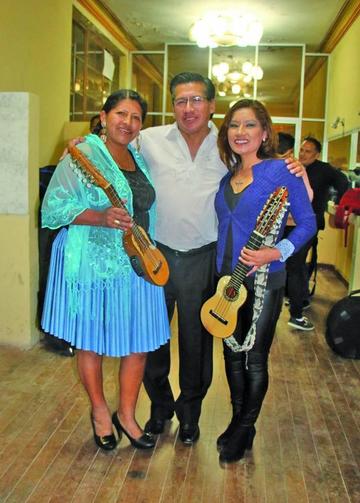 Notas del charango se escuchan en el FIC