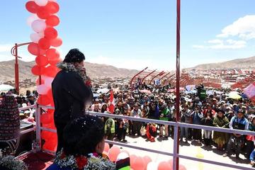 El presidente en la entrega del puente de Villa Nazareth.