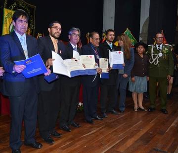 Los reconocidos en el área de prensa y periodistas.