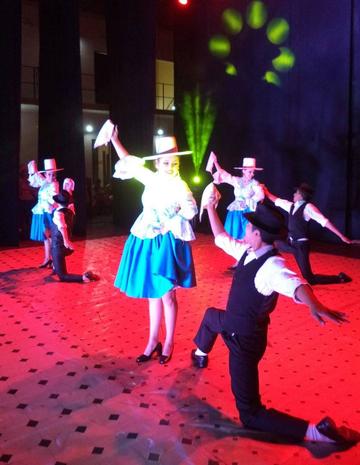 La cueca cochala fue presentada por el ballet Edson Ontiveros.