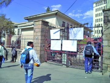 La facultad Tecnológica toma edificio central de la U
